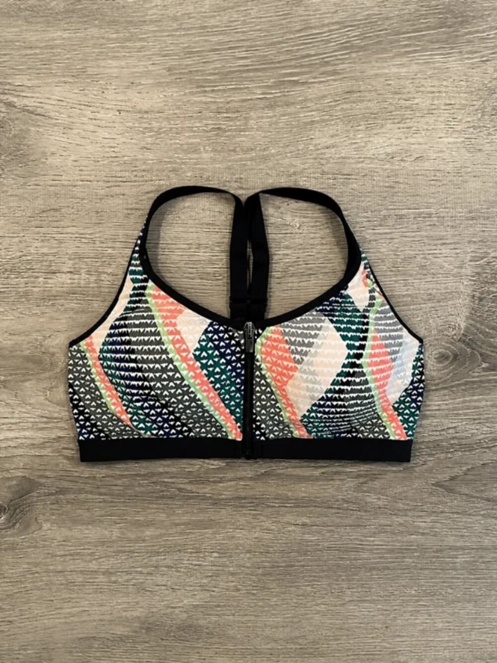 Victoria's Secret Knockout Front-Close Sports Bra (Geometric)